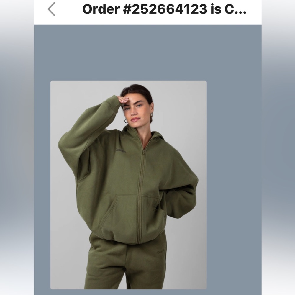 Comfrt Cloud
Zip hoodie color Olive size small